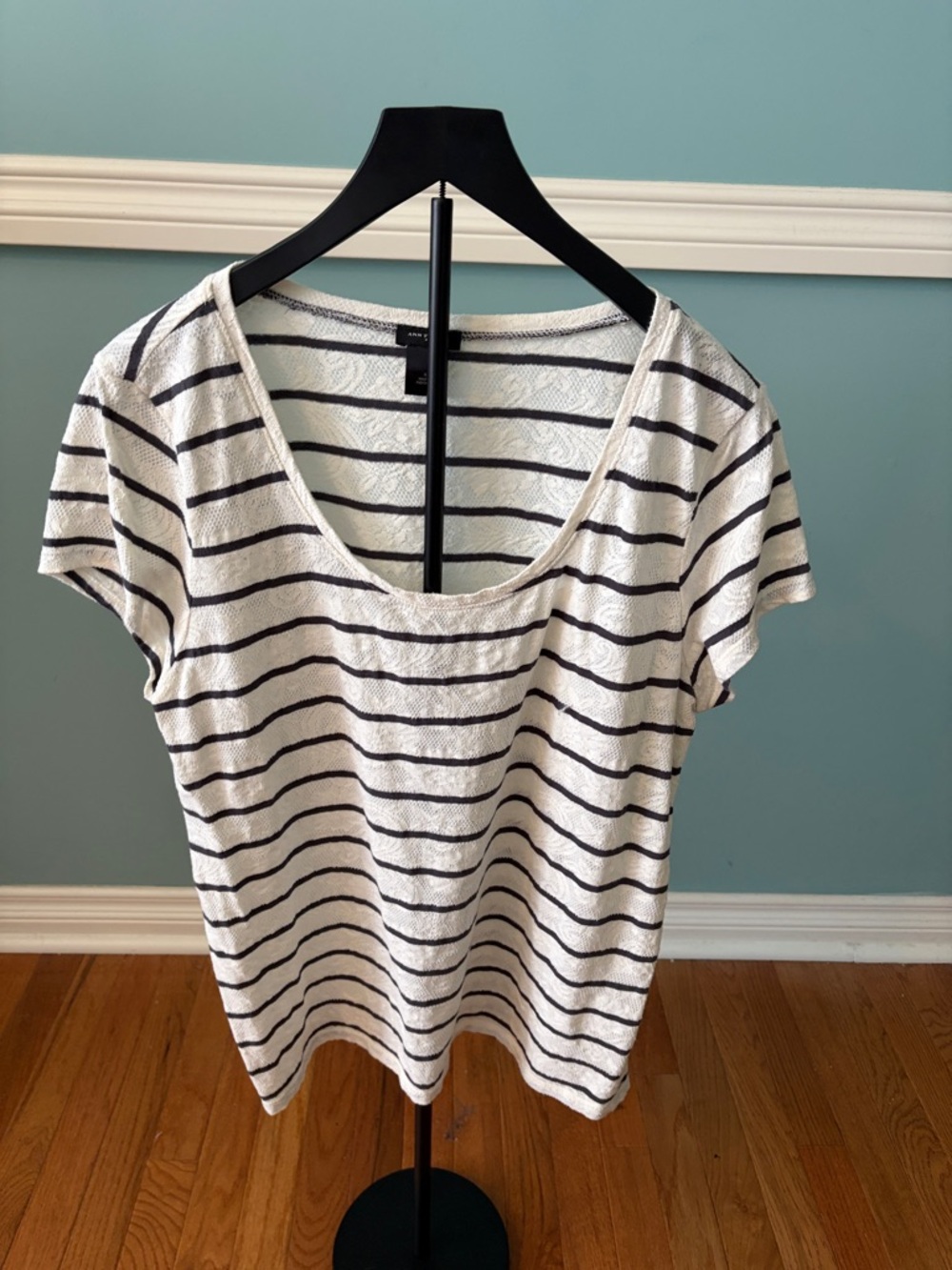 Ann Taylor White Short-Sleeve Scoop Neck Tee with Black Stripes